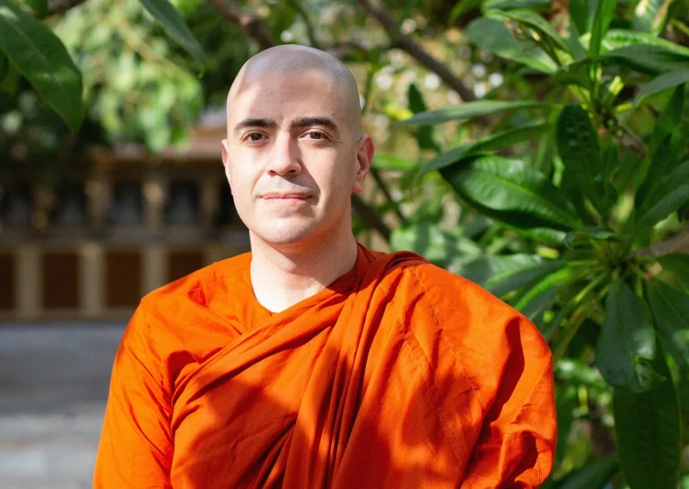 Imagen del monje Bhante Sanathavihari